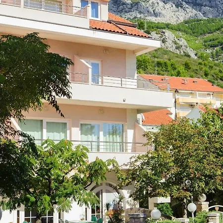 Pansion Mlikota فندق مبيت وإفطار 4*