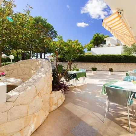 Pansion Mlikota فندق مبيت وإفطار 4*