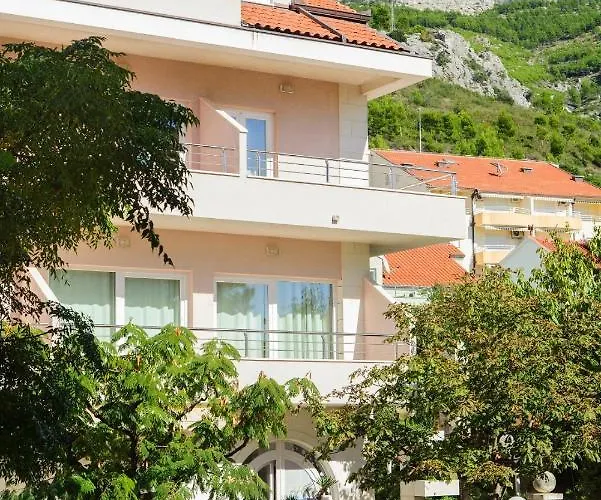 Pansion Mlikota 住宿加早餐酒店 4*