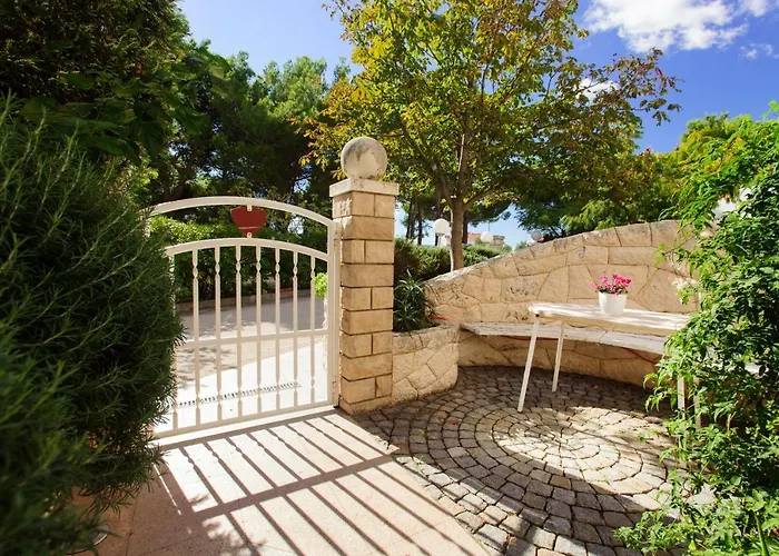 Pansion Mlikota 住宿加早餐酒店